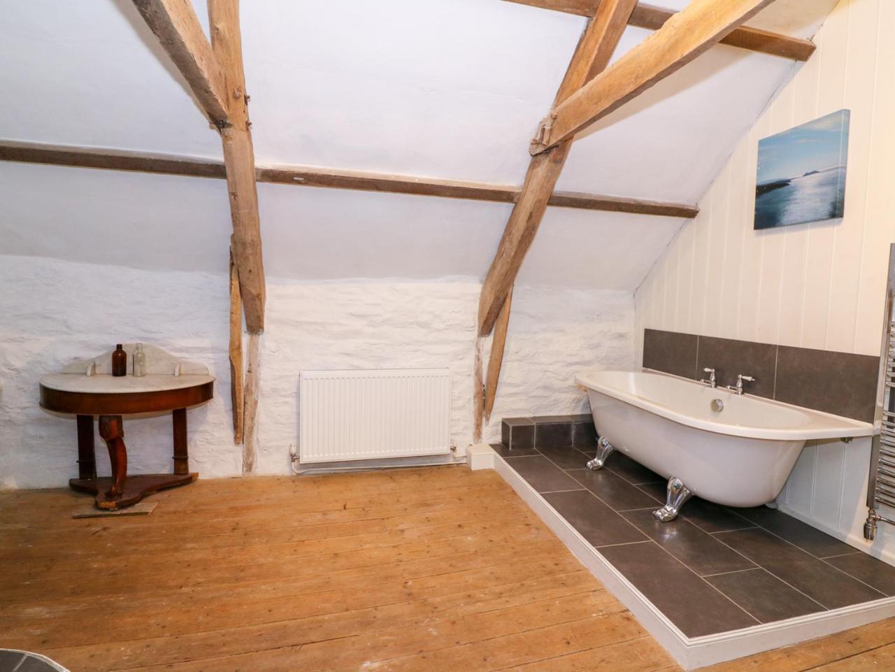 Llwyncadfor Farm Villa Llangunllo Buitenkant foto